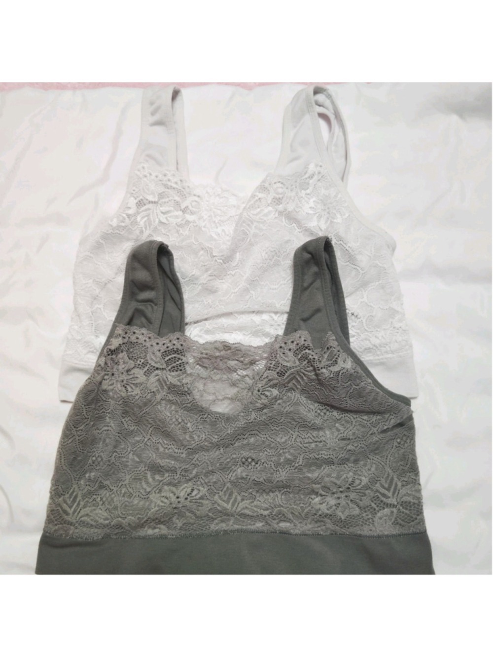 Bundle of 2 Belugue lace bralettes women’s XL 16 White Gray *One Tear